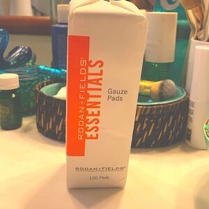 NIP 🧡Rodan + Fields 🧡 Guaze pads